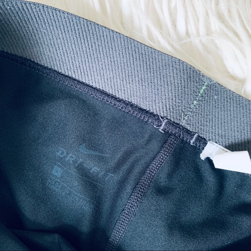 ✌🏻🌿sold🌿✌🏻NIKE spandex shorts black and neon - Picture 5 of 6